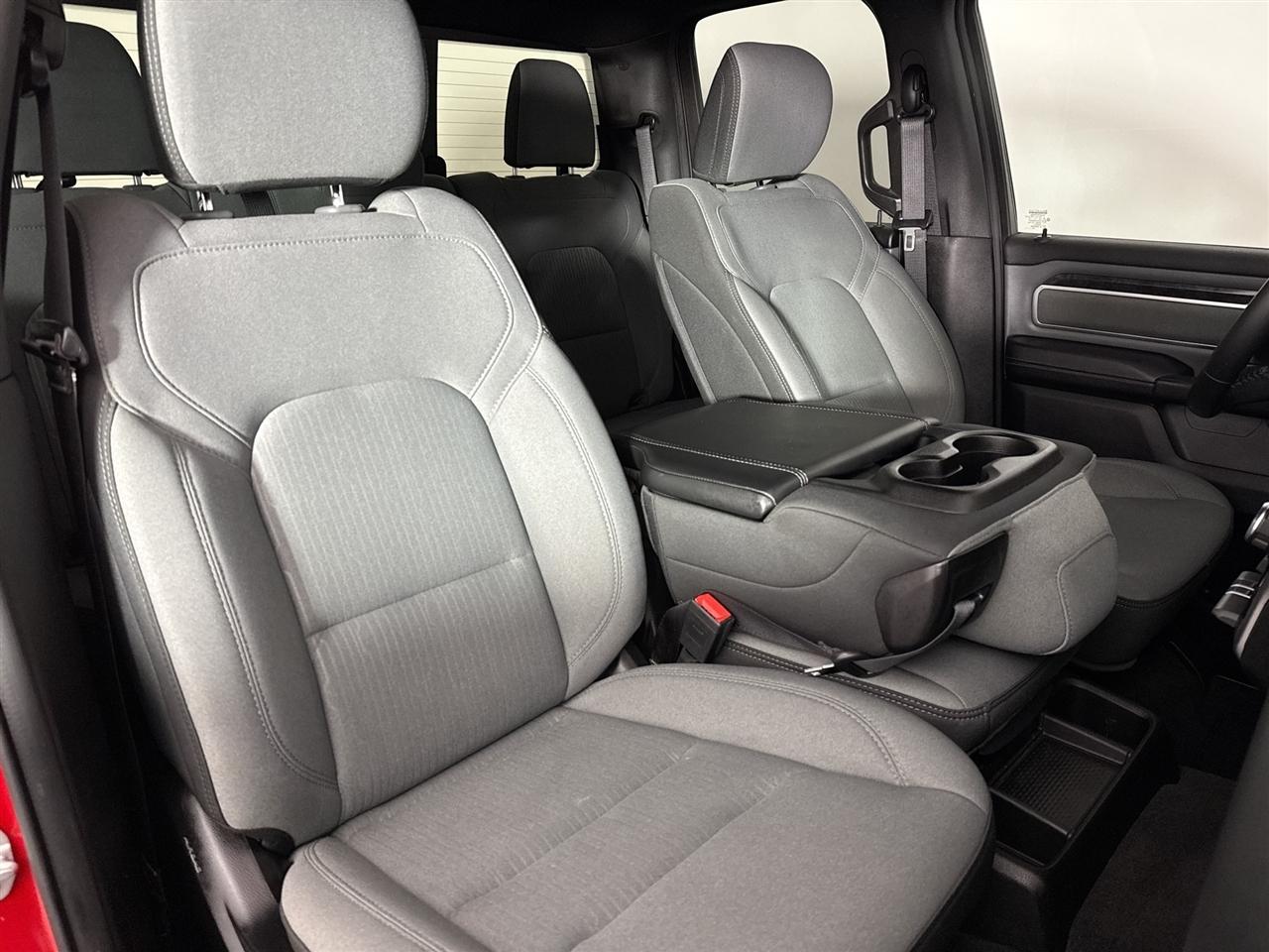 RAM 1500 Big Horn 4x4 Quad Cab 6'4" Box 2022