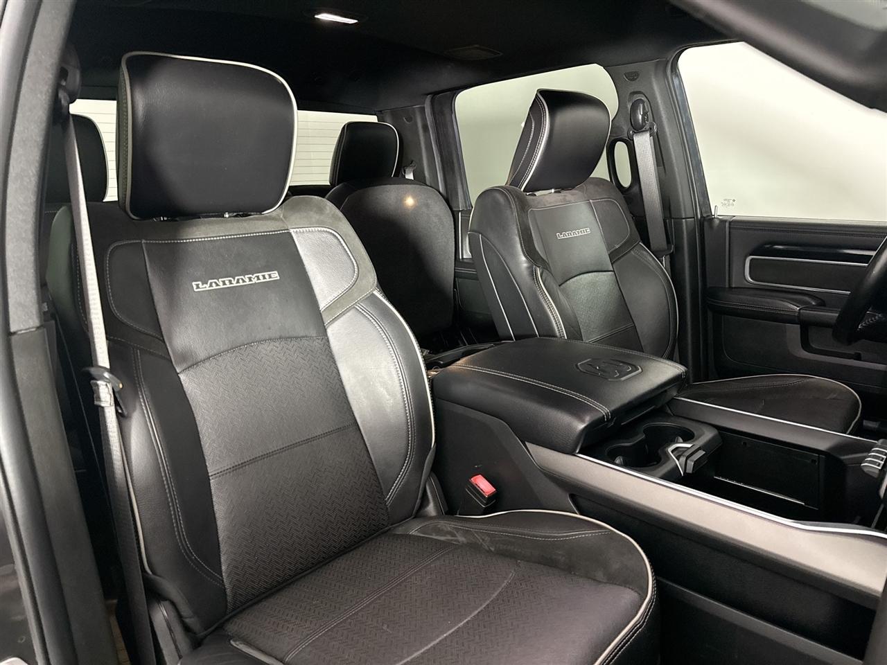 RAM 3500 Laramie 4x4 Crew Cab 6'4" Box 2020