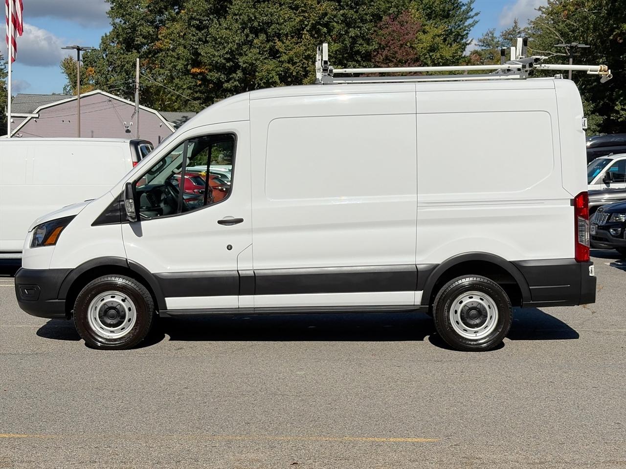 Ford Transit Cargo Van T-250 130" Med Rf 9070 GVWR RWD 2023