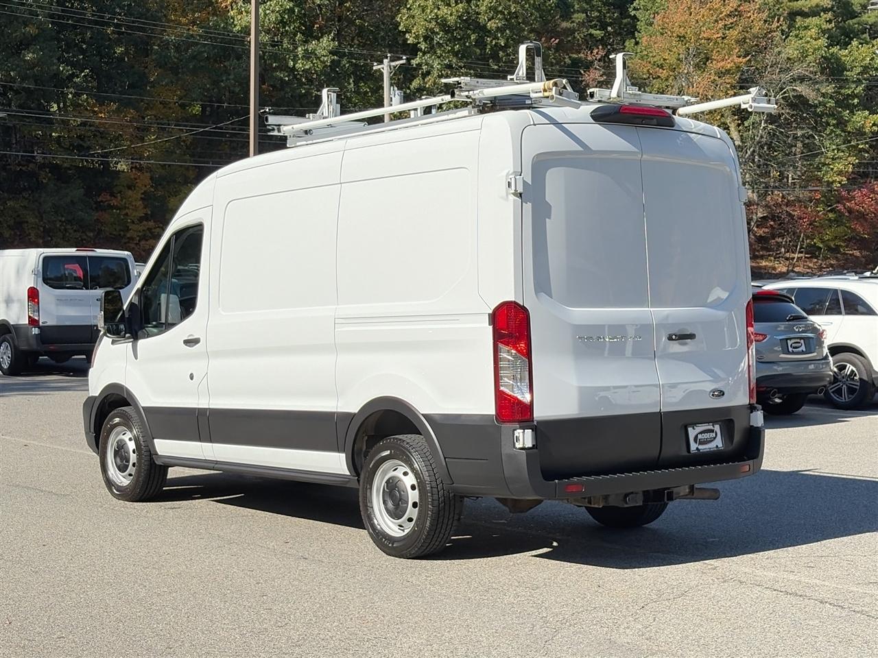 Ford Transit Cargo Van T-250 130" Med Rf 9070 GVWR RWD 2023
