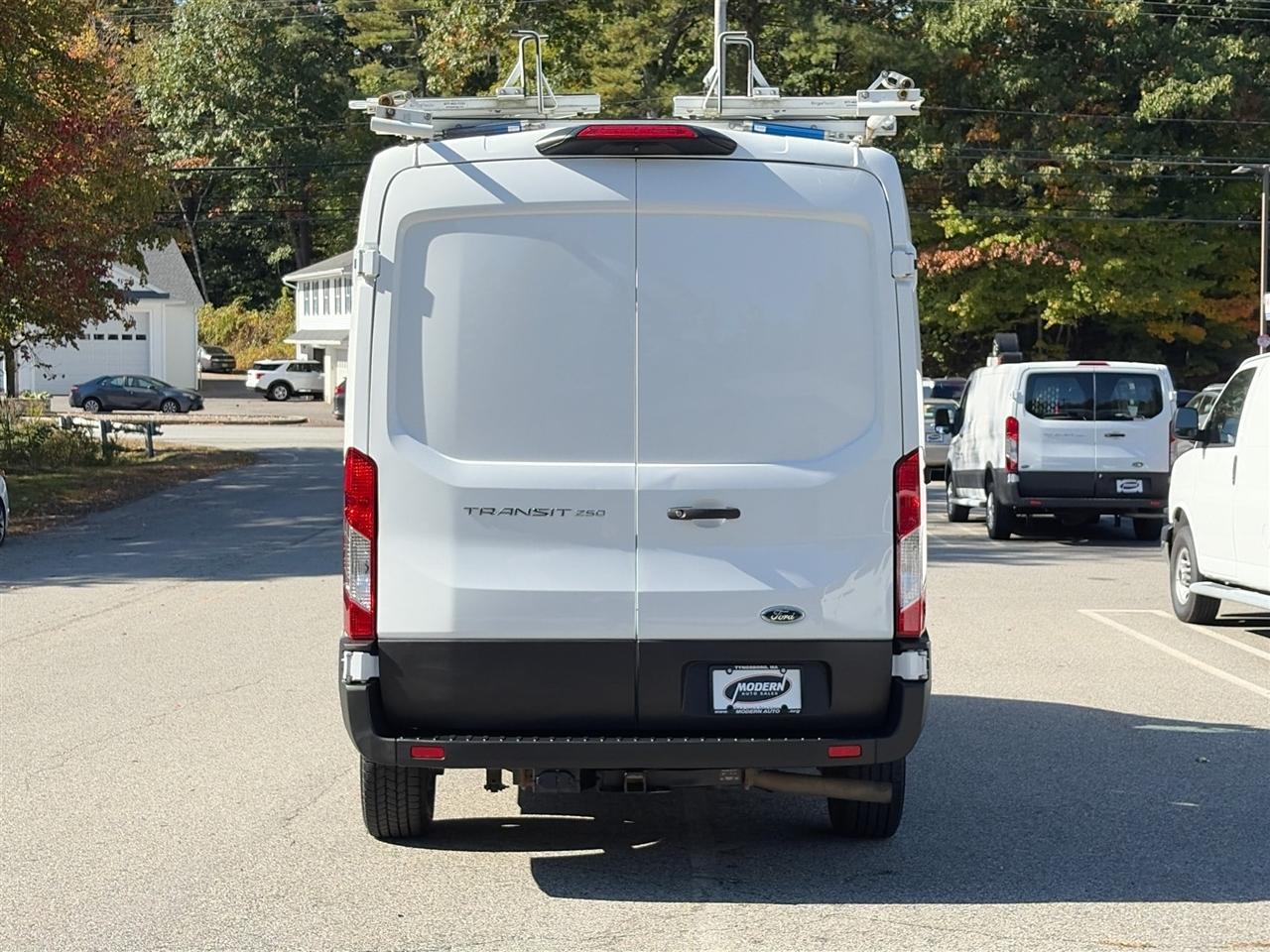 Ford Transit Cargo Van T-250 130" Med Rf 9070 GVWR RWD 2023