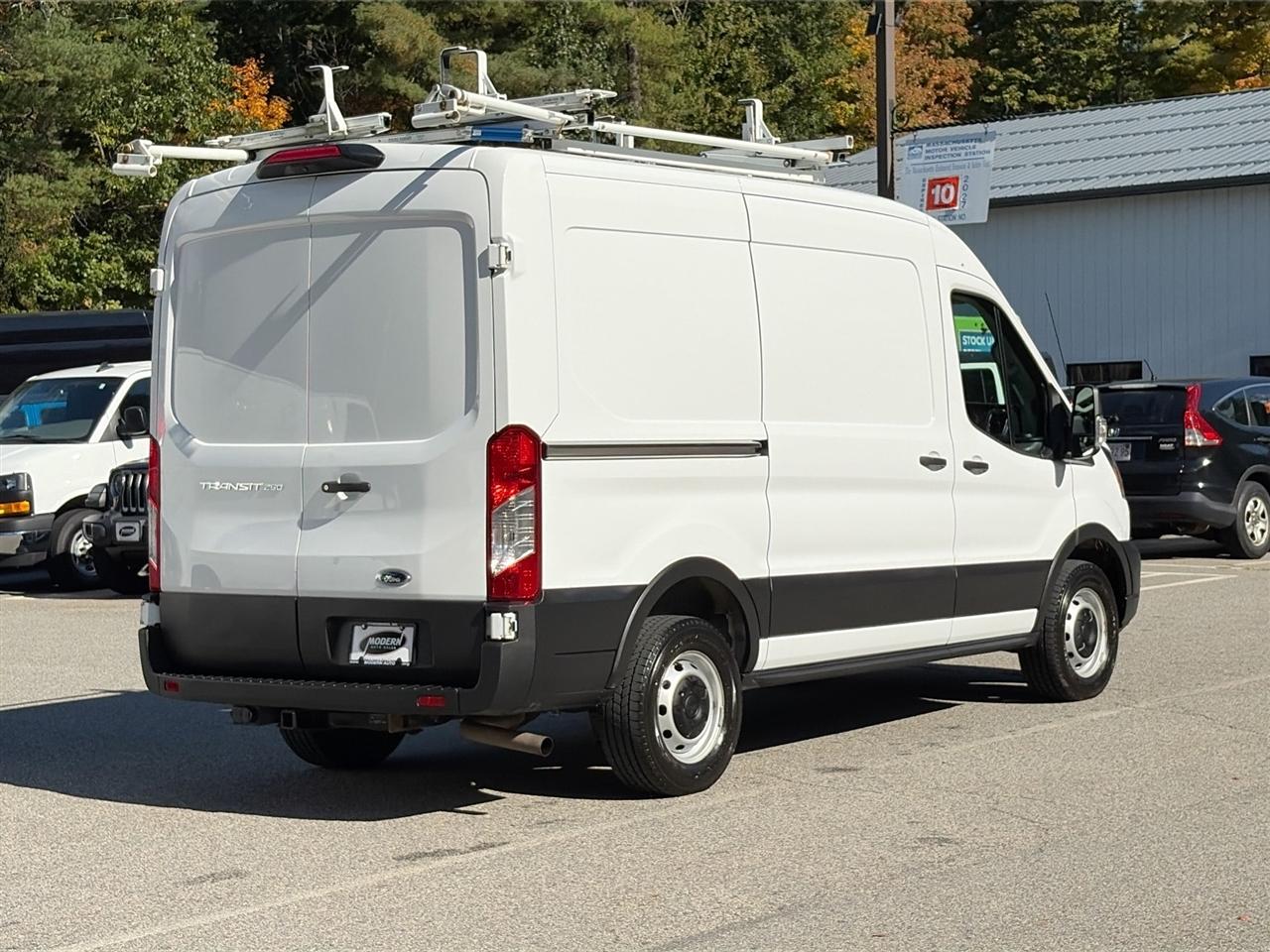 Ford Transit Cargo Van T-250 130" Med Rf 9070 GVWR RWD 2023