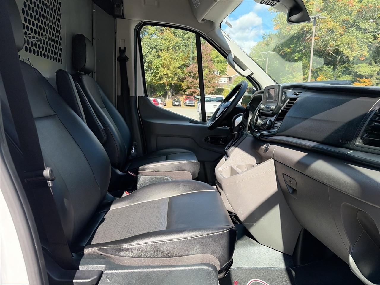 Ford Transit Cargo Van T-250 130" Med Rf 9070 GVWR RWD 2023