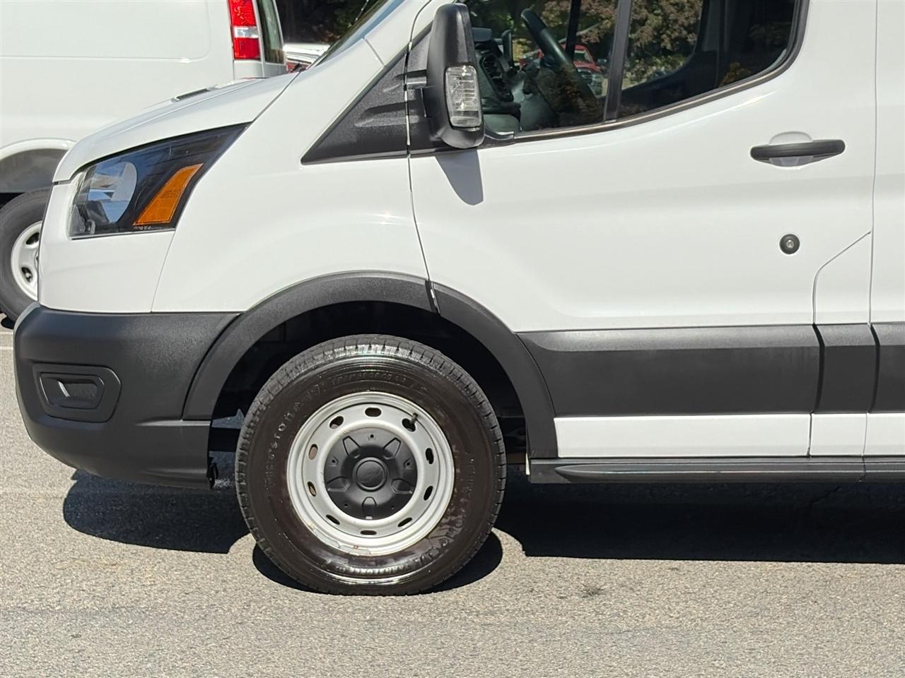 Ford Transit Cargo Van T-250 130" Med Rf 9070 GVWR RWD 2023
