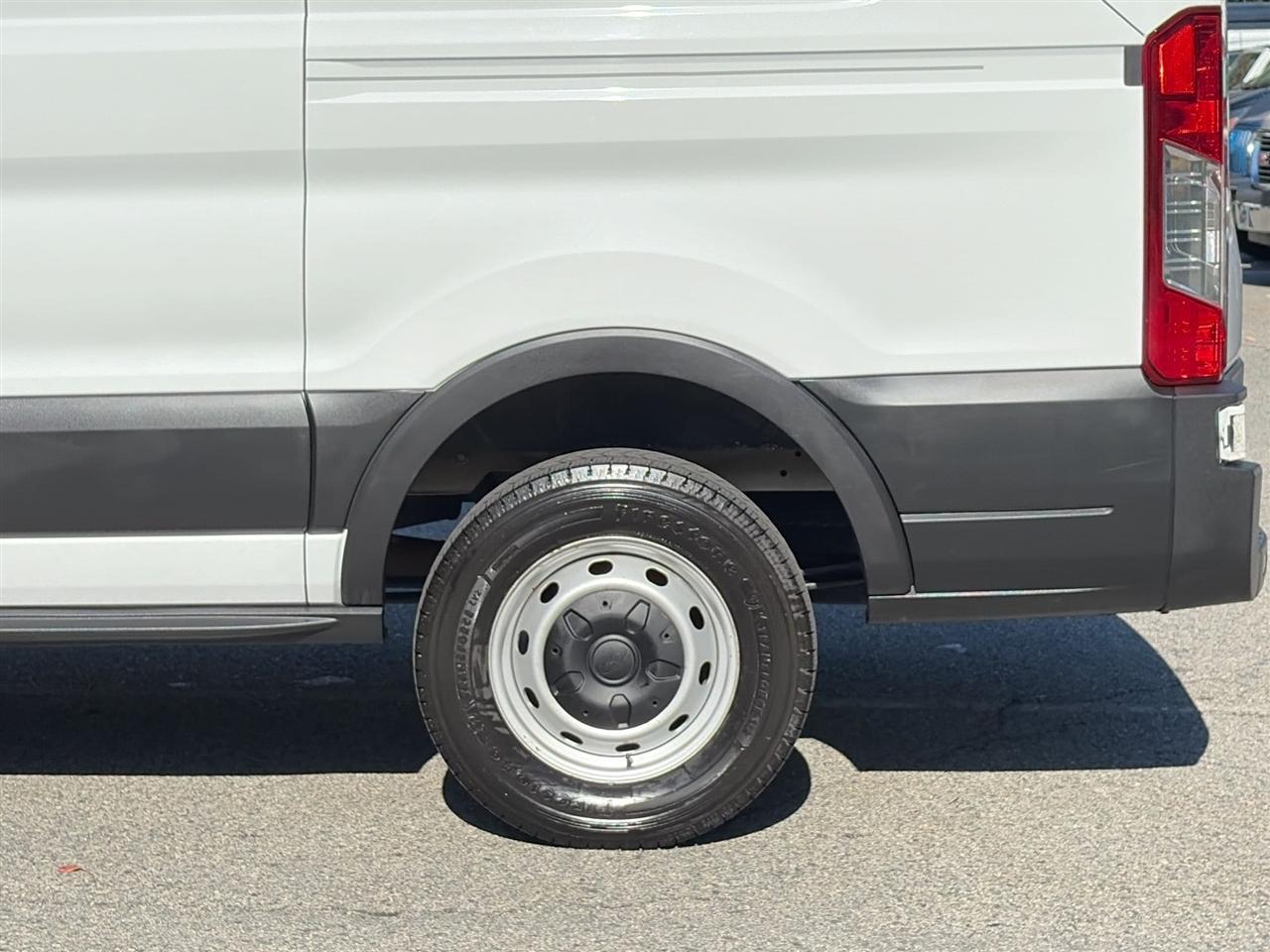 Ford Transit Cargo Van T-250 130" Med Rf 9070 GVWR RWD 2023
