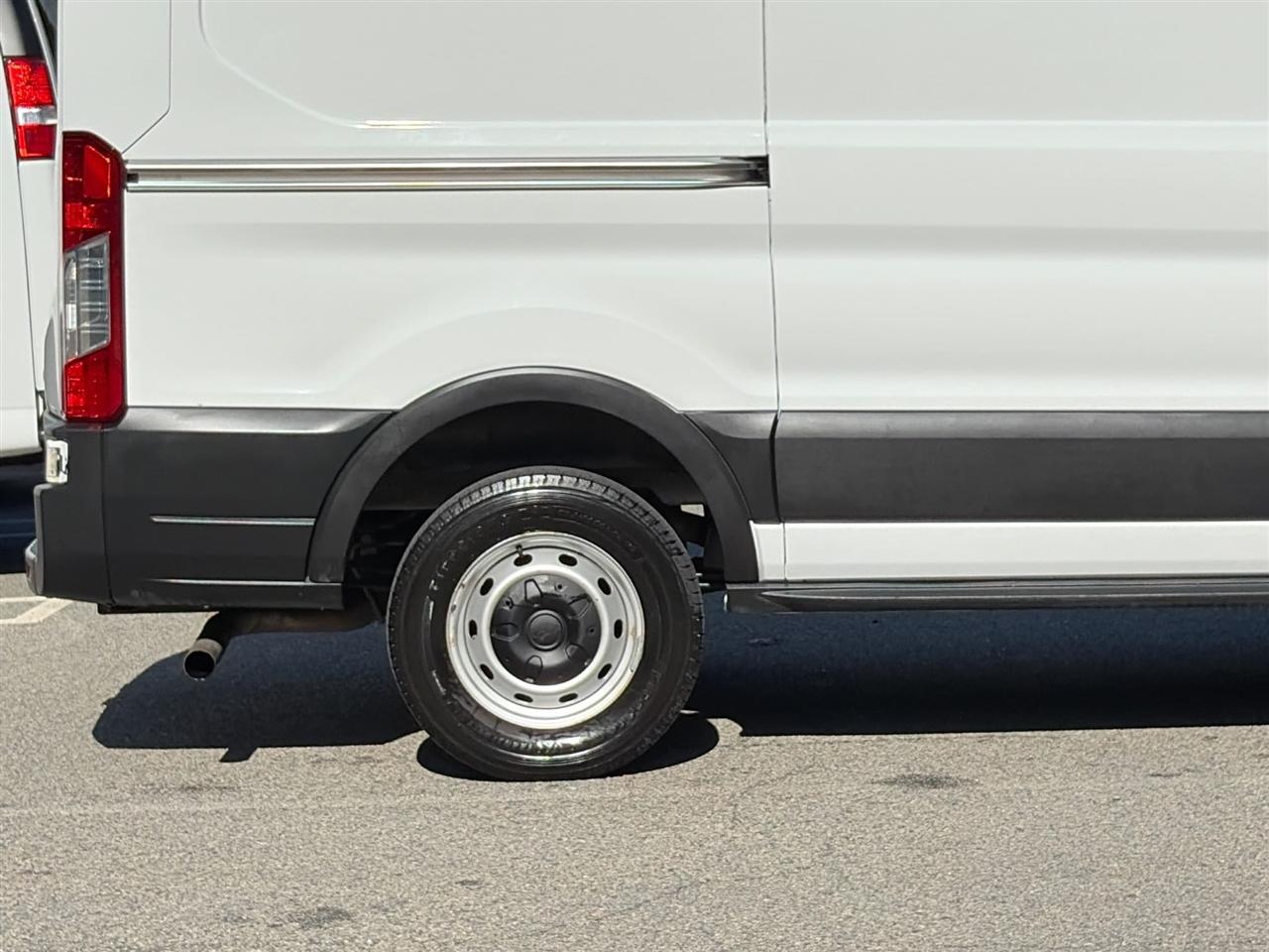 Ford Transit Cargo Van T-250 130" Med Rf 9070 GVWR RWD 2023