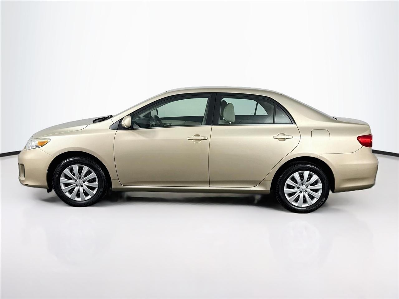 Toyota Corolla 4dr Sdn Auto LE Special Edition (Natl) 2013