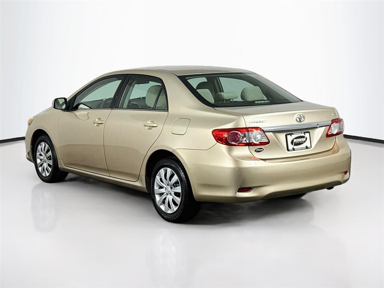 Toyota Corolla 4dr Sdn Auto LE Special Edition (Natl) 2013