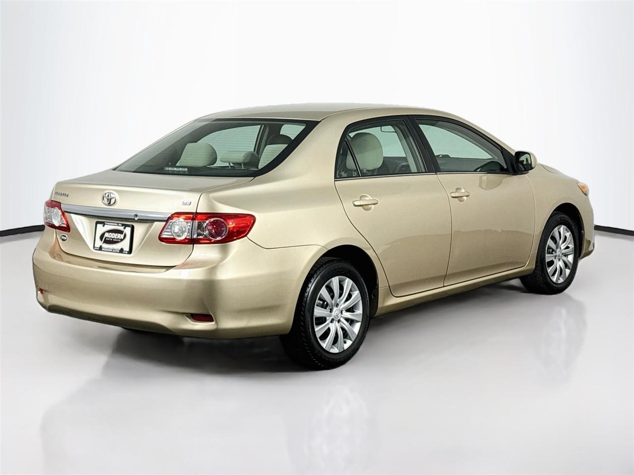 Toyota Corolla 4dr Sdn Auto LE Special Edition (Natl) 2013