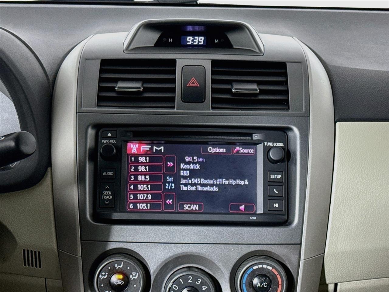 Toyota Corolla 4dr Sdn Auto LE Special Edition (Natl) 2013