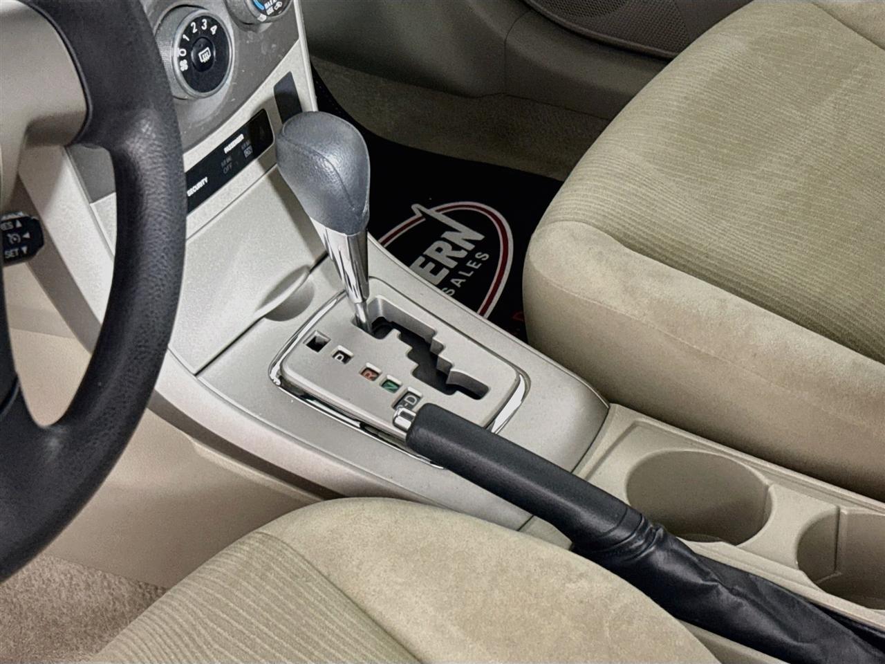 Toyota Corolla 4dr Sdn Auto LE Special Edition (Natl) 2013