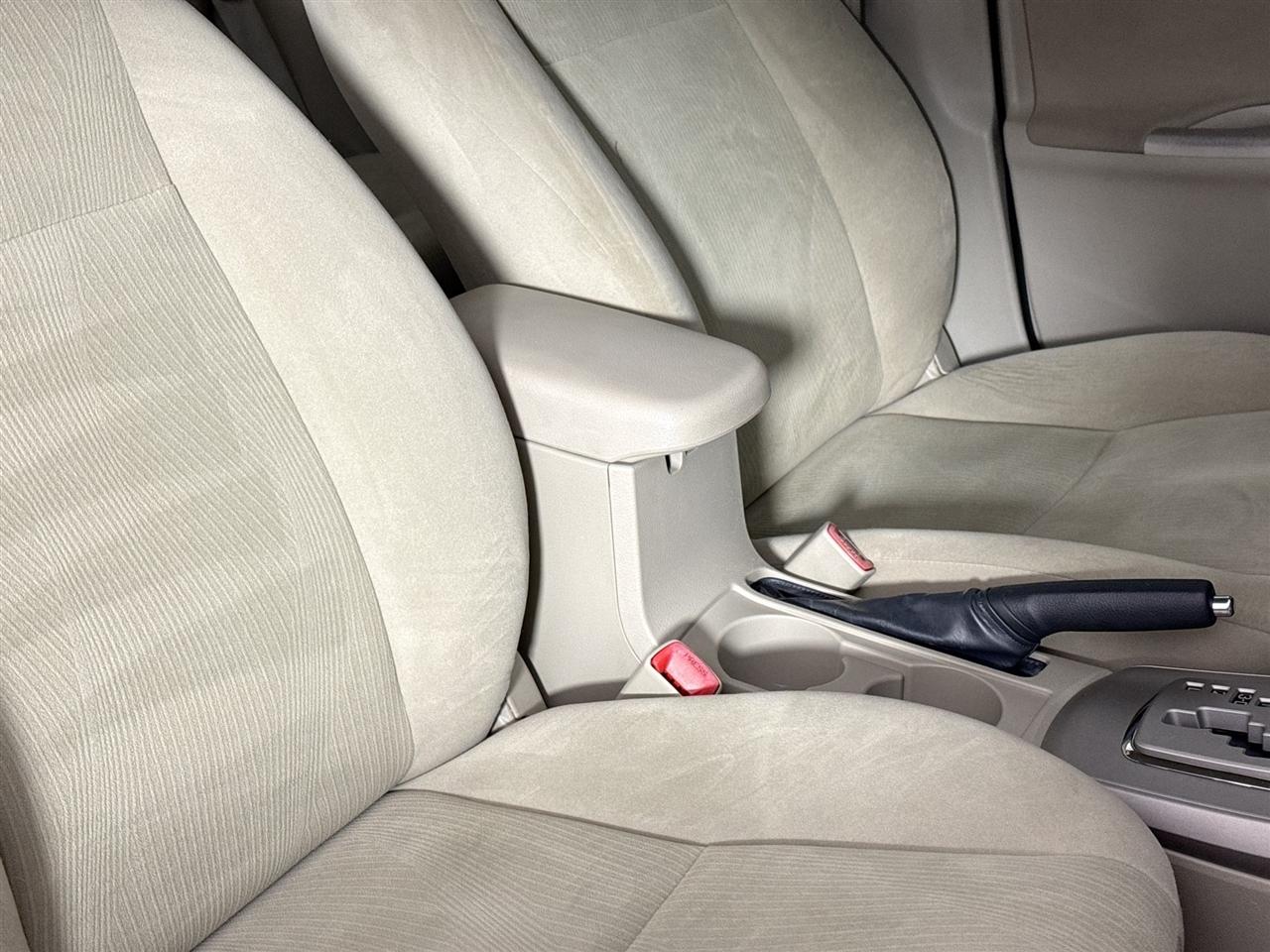 Toyota Corolla 4dr Sdn Auto LE Special Edition (Natl) 2013
