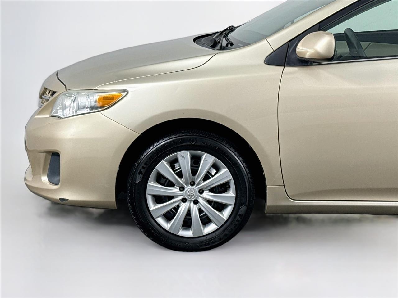 Toyota Corolla 4dr Sdn Auto LE Special Edition (Natl) 2013