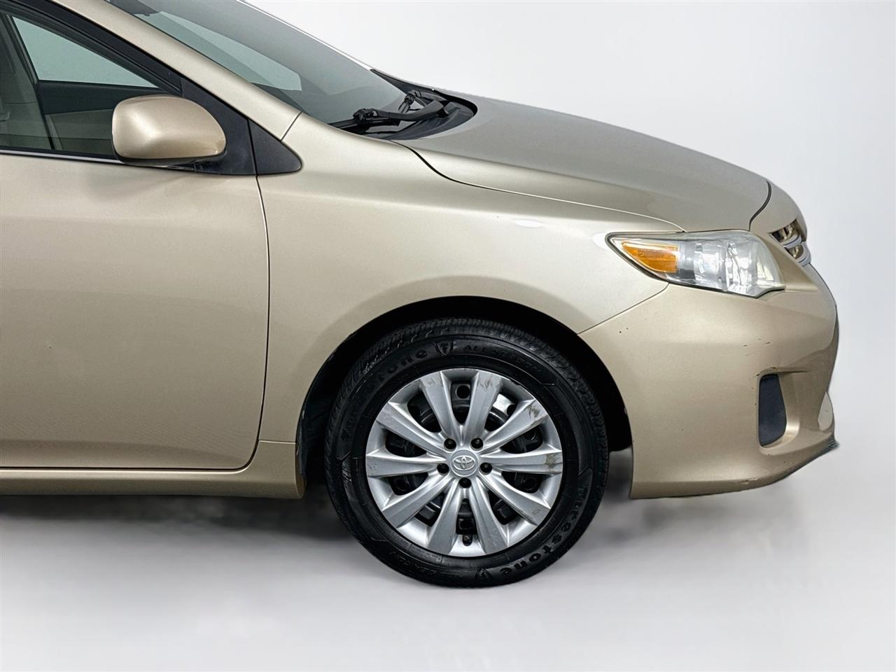 Toyota Corolla 4dr Sdn Auto LE Special Edition (Natl) 2013