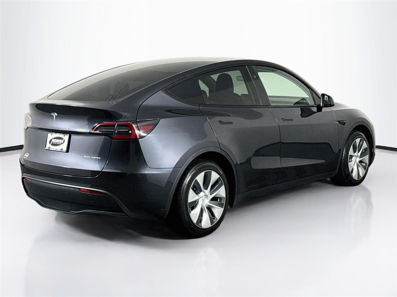 Tesla Model Y Long Range AWD 2024