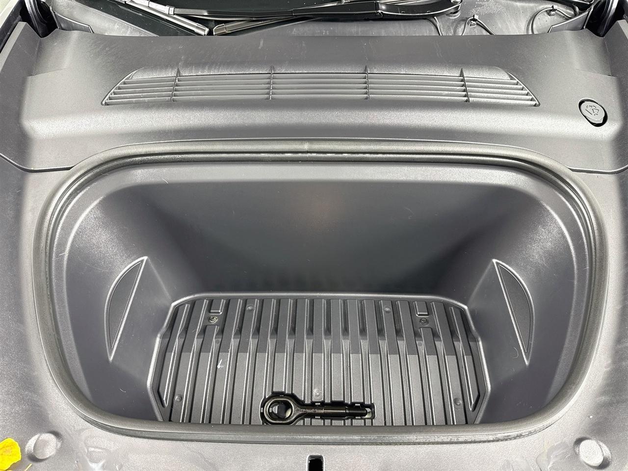 Tesla Model Y Long Range AWD 2024