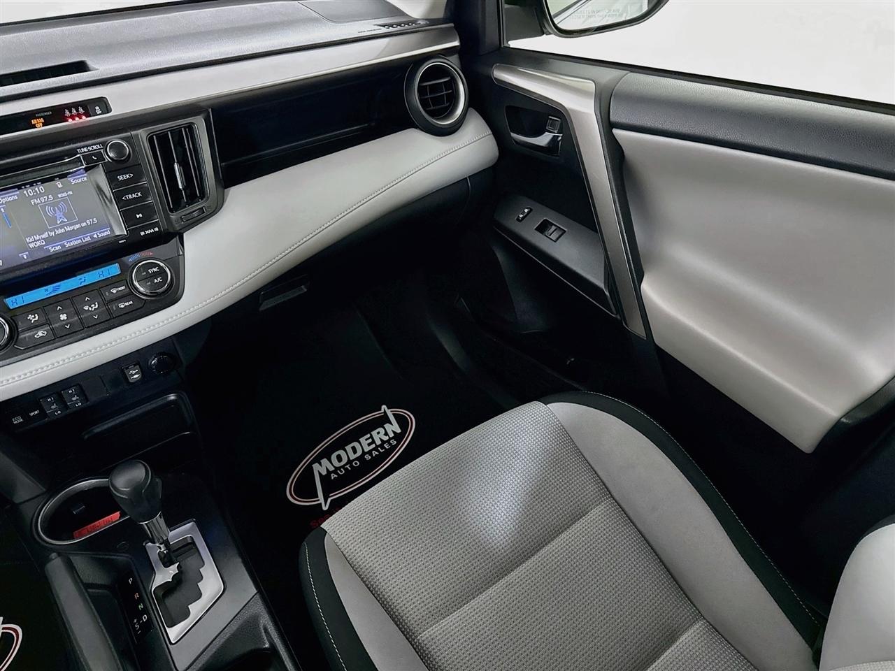 Toyota RAV4 Adventure AWD (Natl) 2018