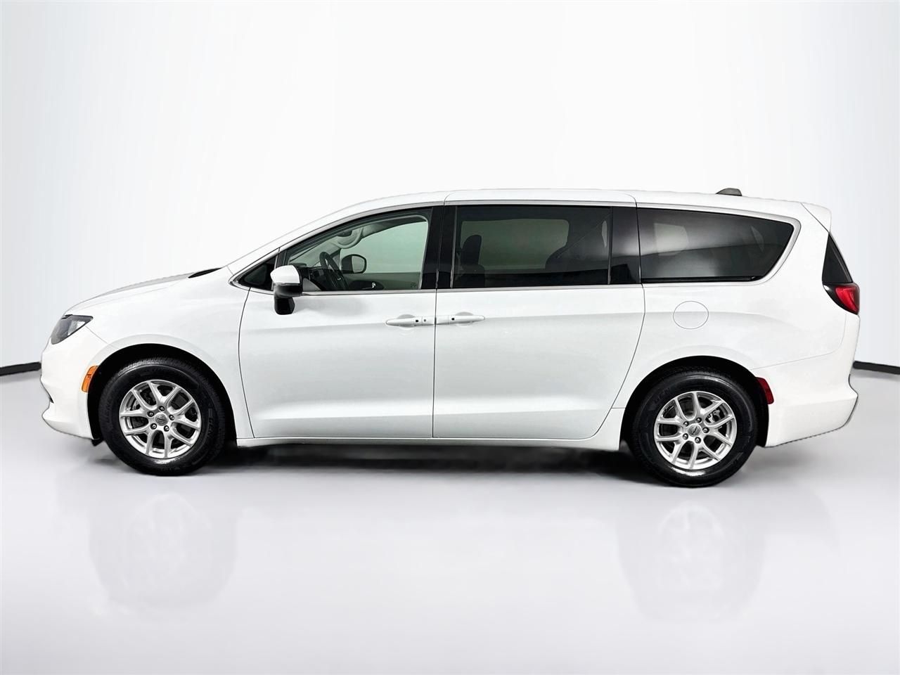 Chrysler Voyager LX FWD 2023