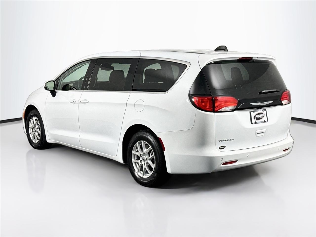 Chrysler Voyager LX FWD 2023