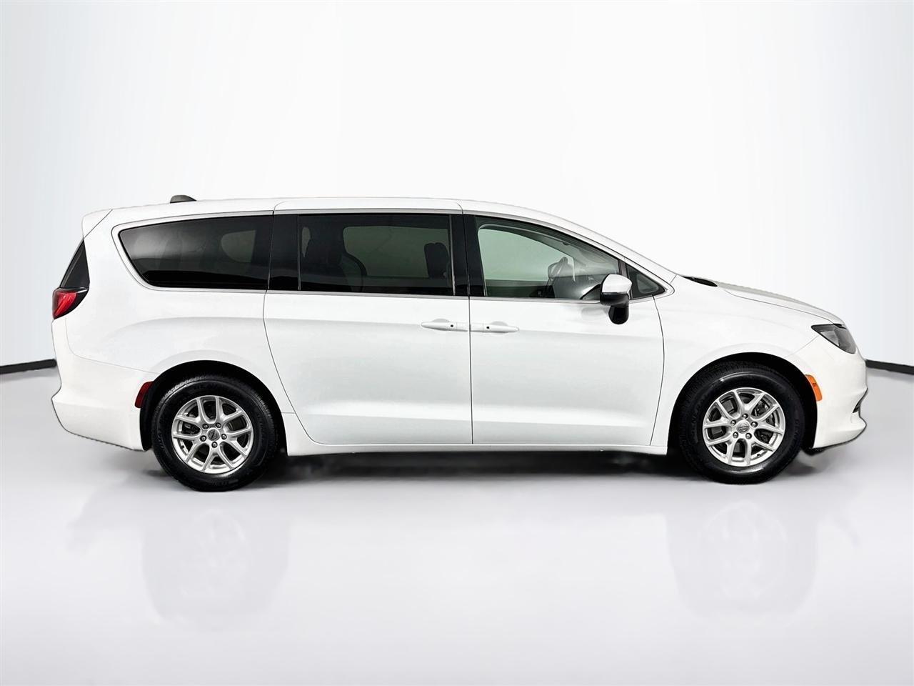 Chrysler Voyager LX FWD 2023