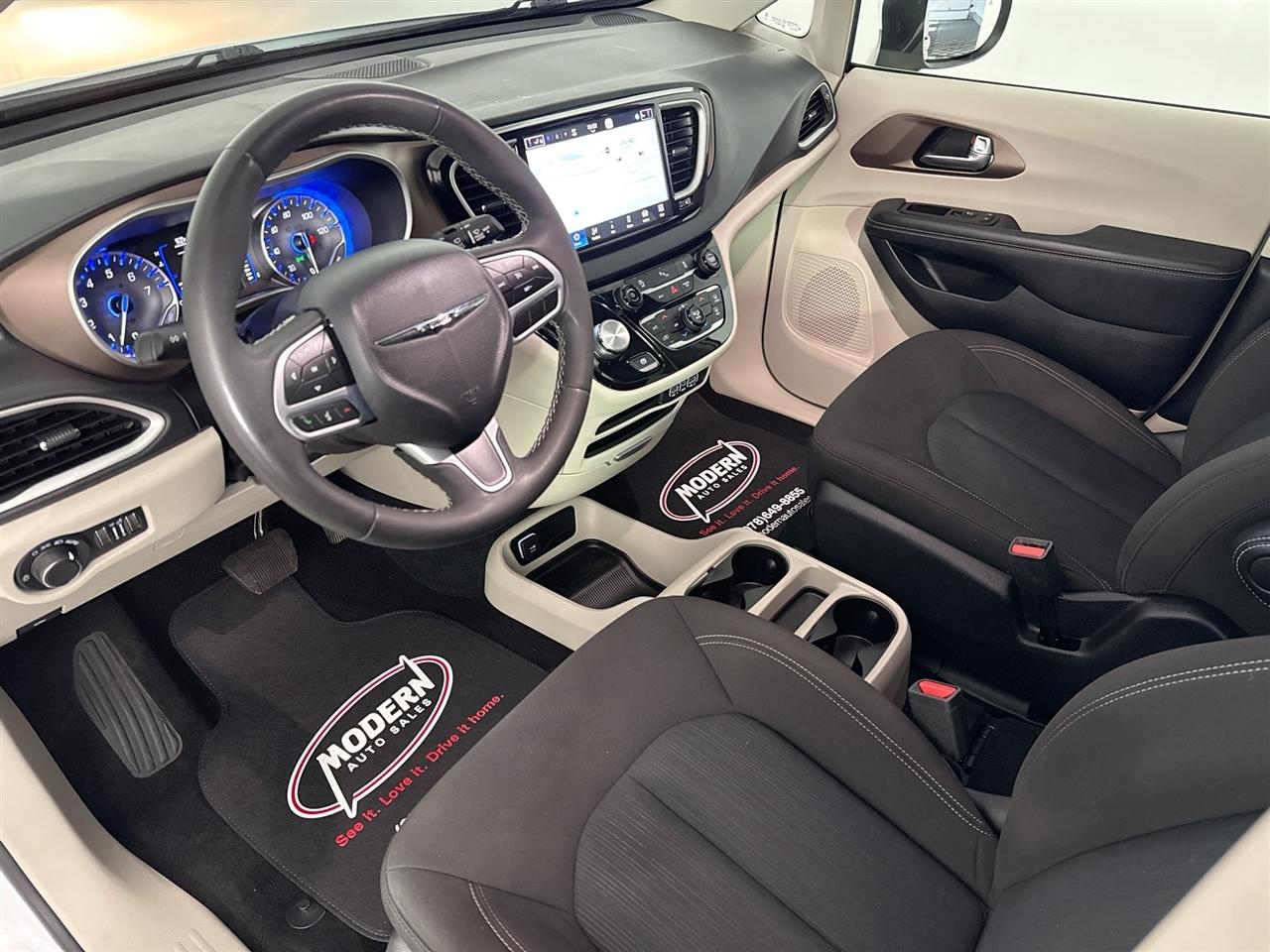 Chrysler Voyager LX FWD 2023