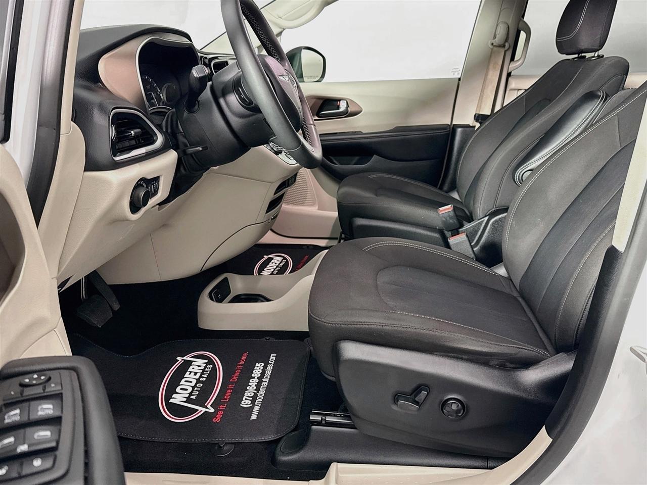 Chrysler Voyager LX FWD 2023