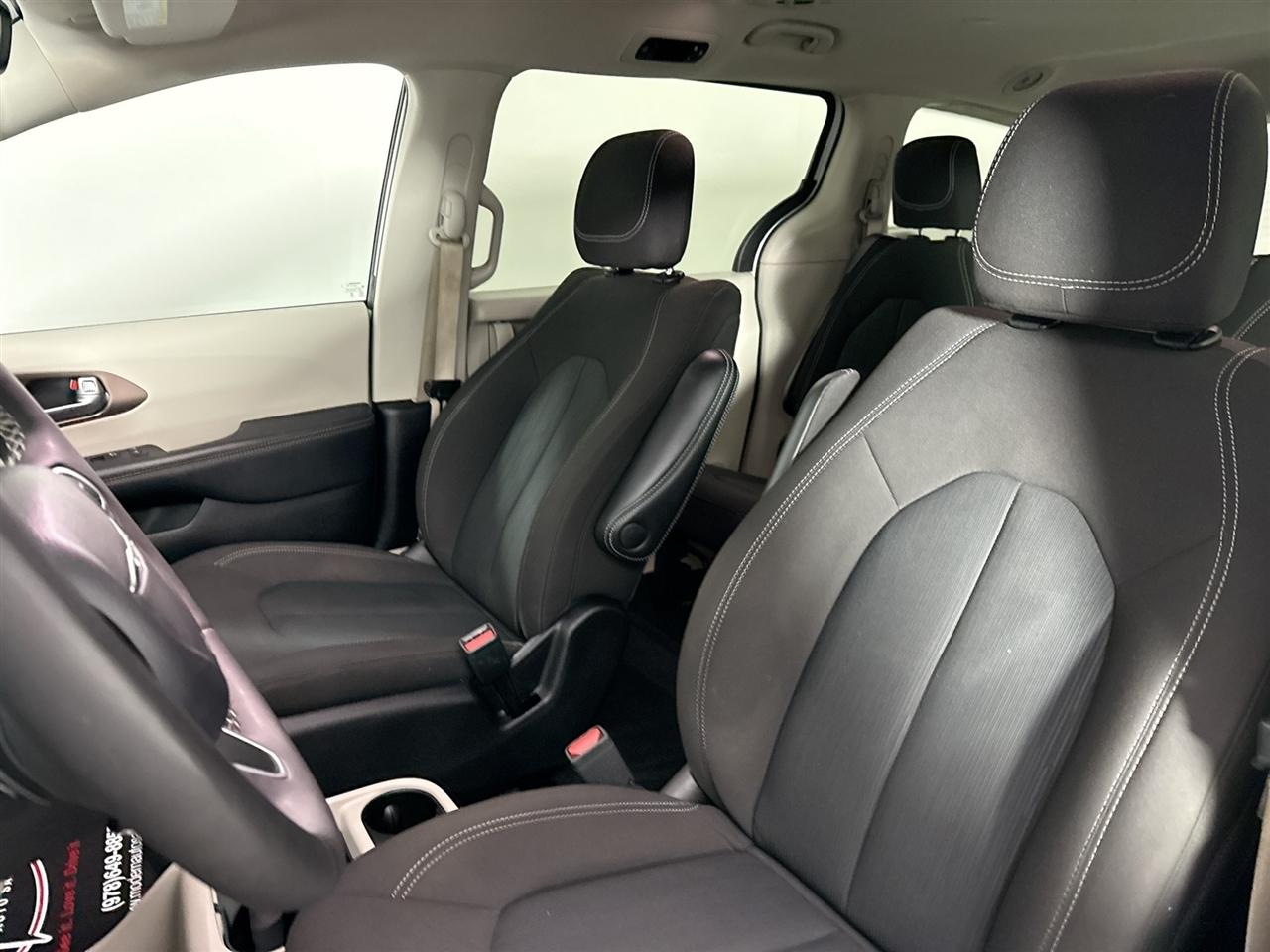 Chrysler Voyager LX FWD 2023