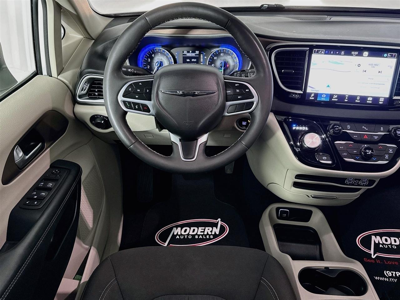 Chrysler Voyager LX FWD 2023