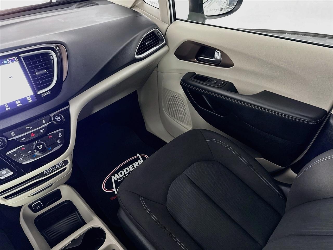 Chrysler Voyager LX FWD 2023