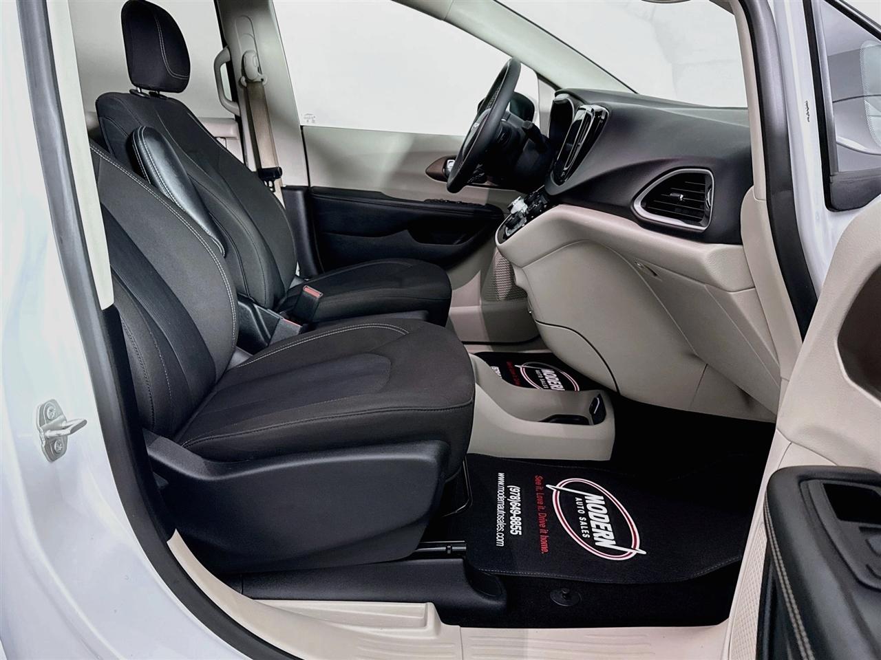 Chrysler Voyager LX FWD 2023