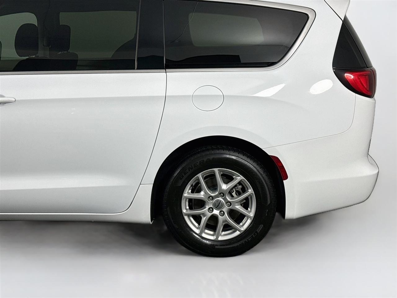 Chrysler Voyager LX FWD 2023