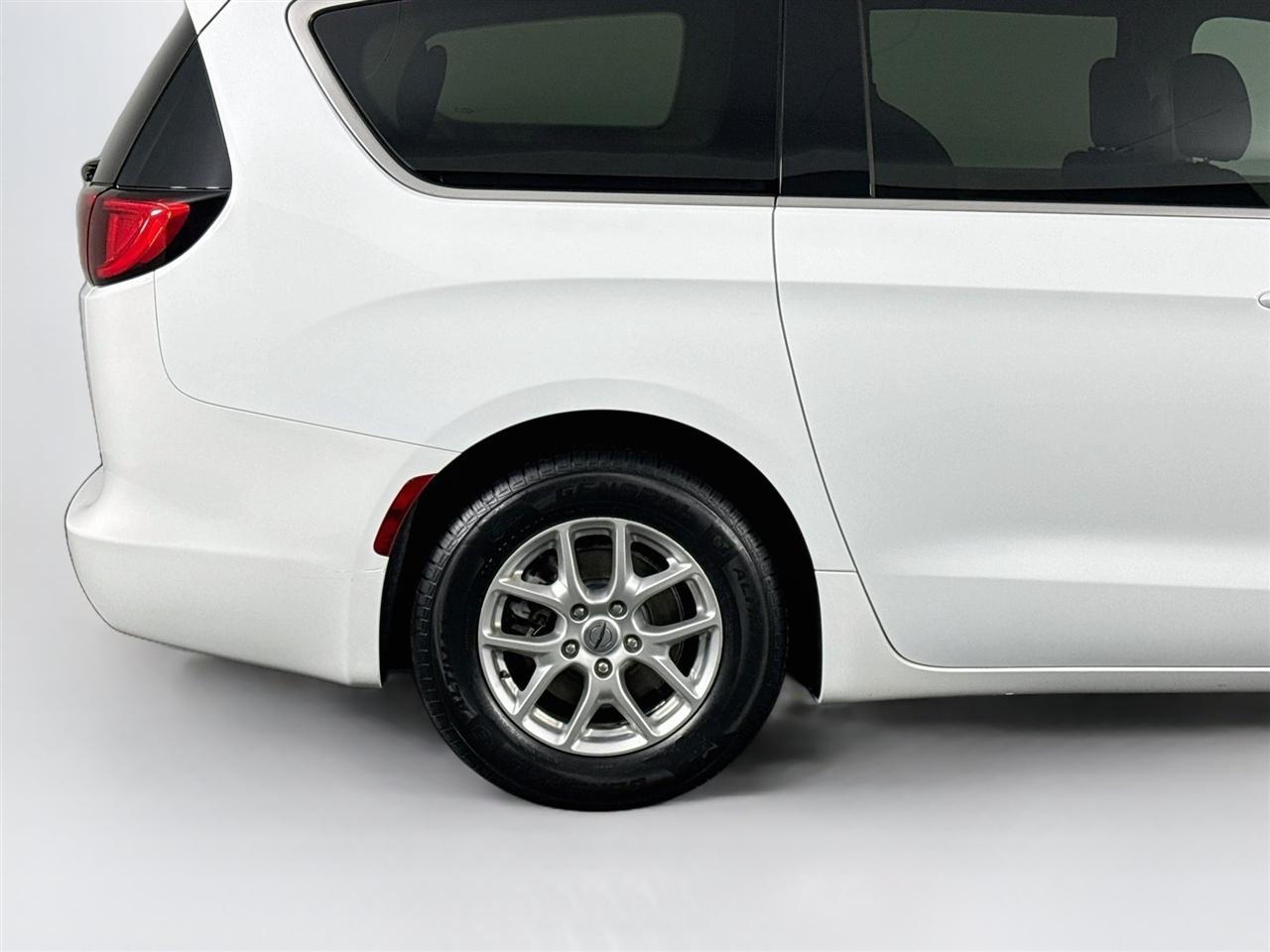 Chrysler Voyager LX FWD 2023