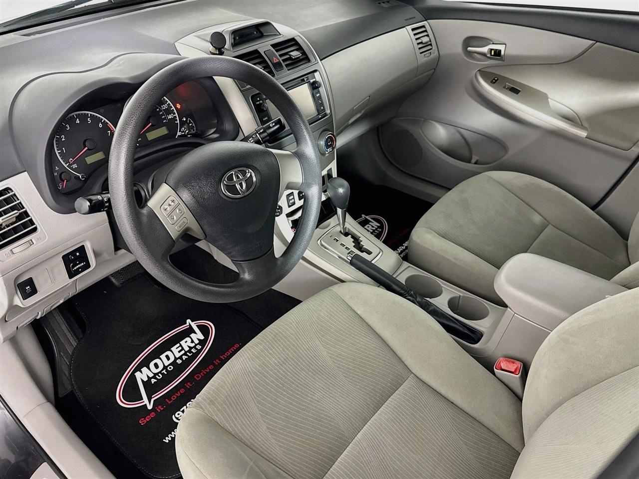 Toyota Corolla 4dr Sdn Auto LE Special Edition (Natl) 2013