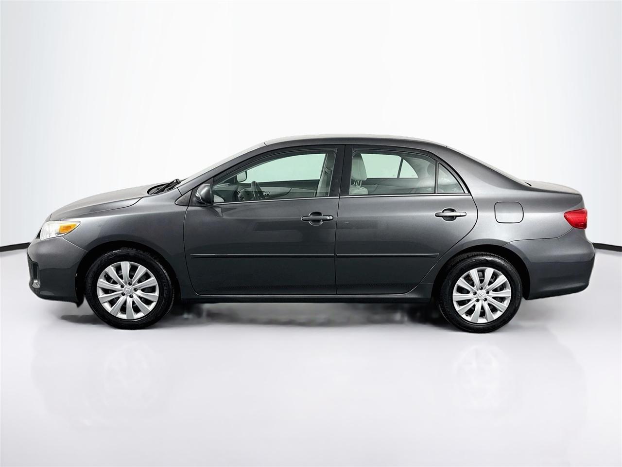 Toyota Corolla 4dr Sdn Auto LE Special Edition (Natl) 2013