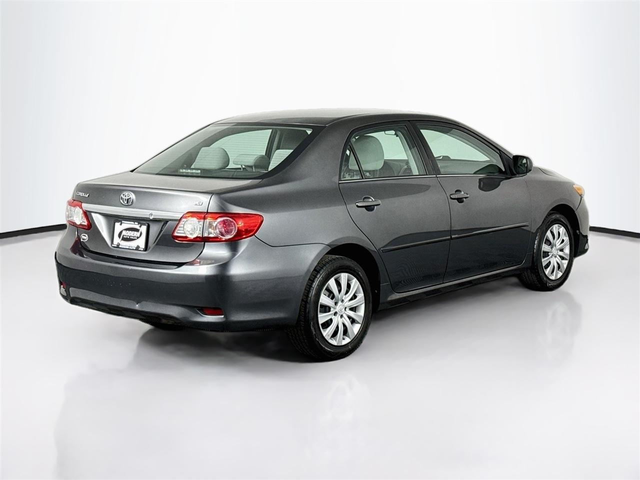 Toyota Corolla 4dr Sdn Auto LE Special Edition (Natl) 2013
