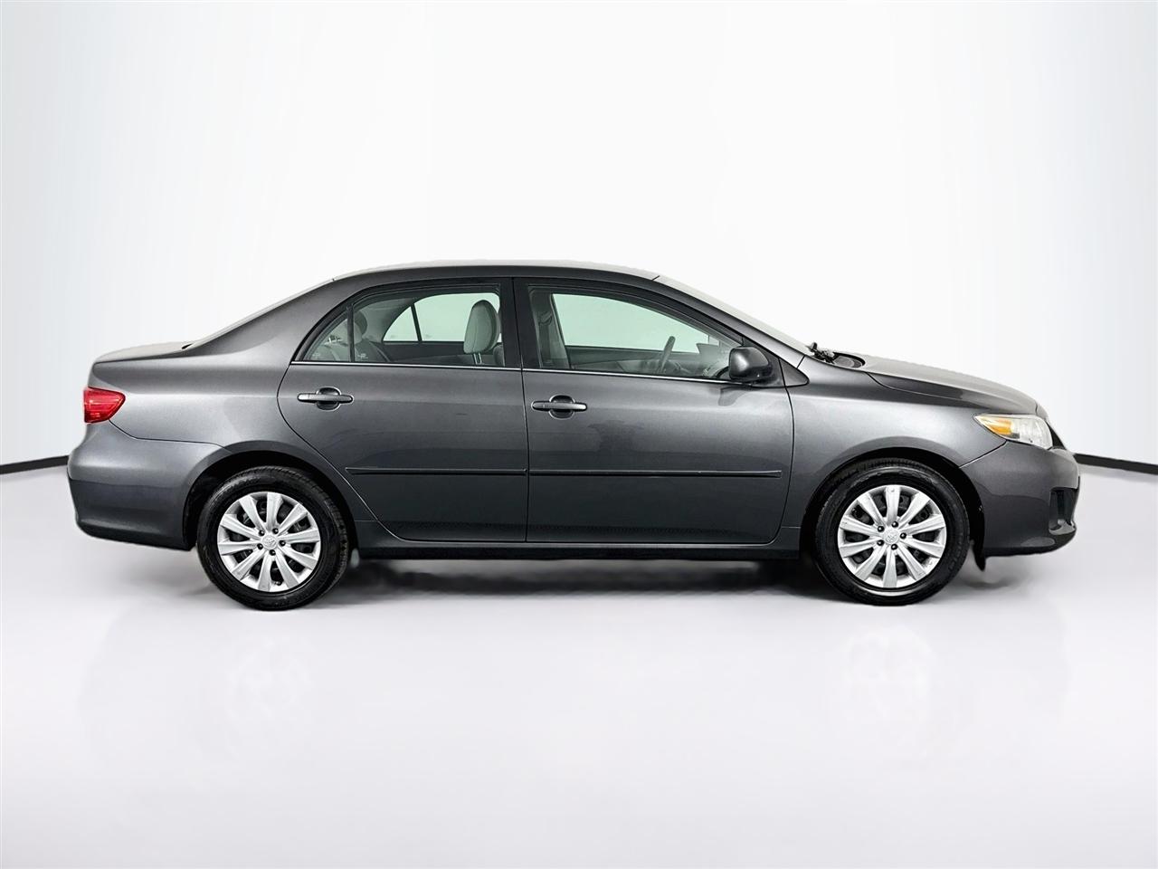 Toyota Corolla 4dr Sdn Auto LE Special Edition (Natl) 2013
