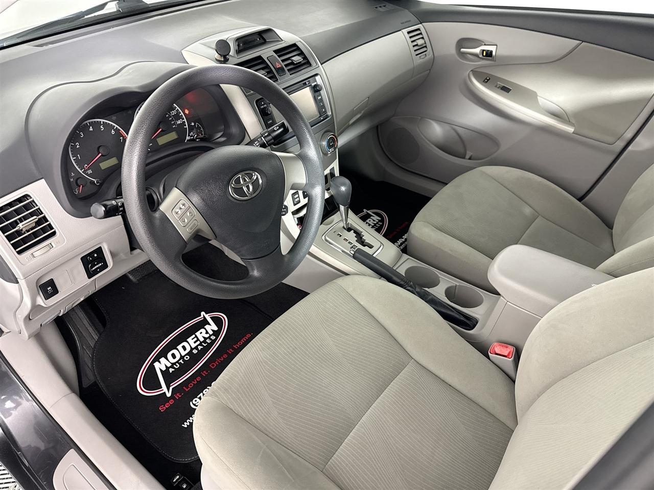 Toyota Corolla 4dr Sdn Auto LE Special Edition (Natl) 2013