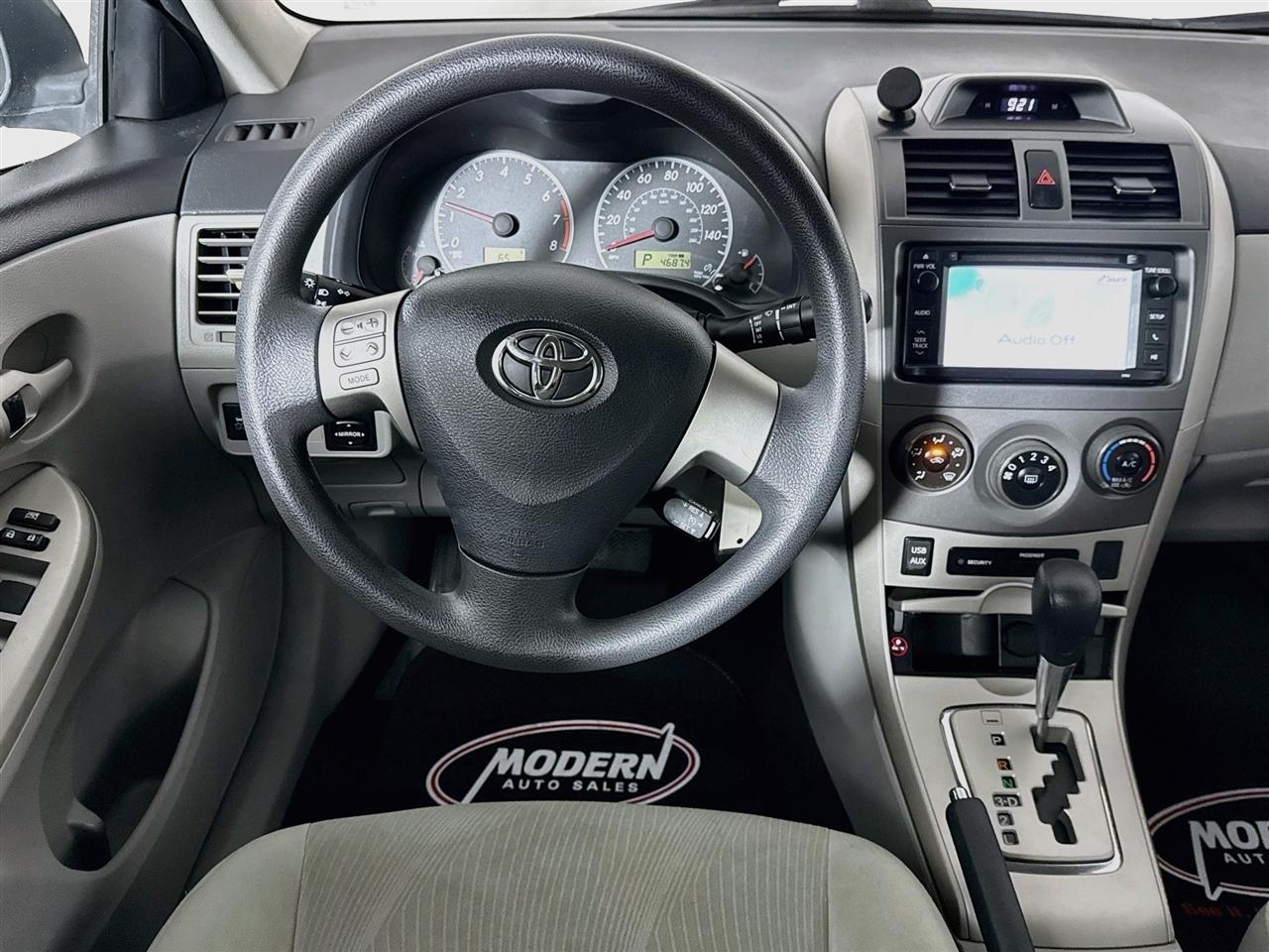 Toyota Corolla 4dr Sdn Auto LE Special Edition (Natl) 2013