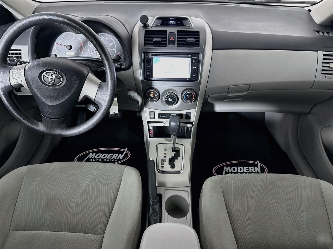 Toyota Corolla 4dr Sdn Auto LE Special Edition (Natl) 2013