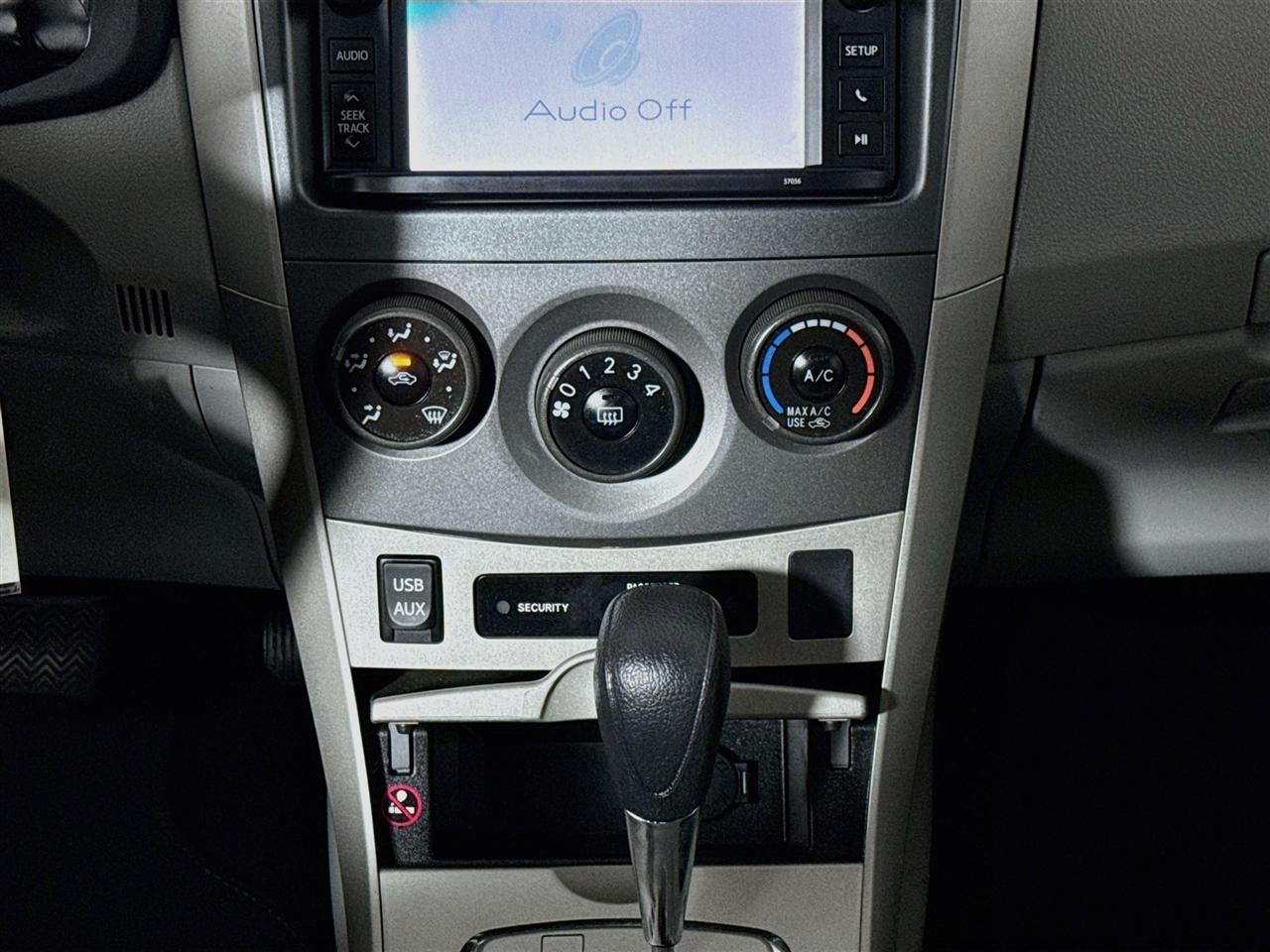 Toyota Corolla 4dr Sdn Auto LE Special Edition (Natl) 2013