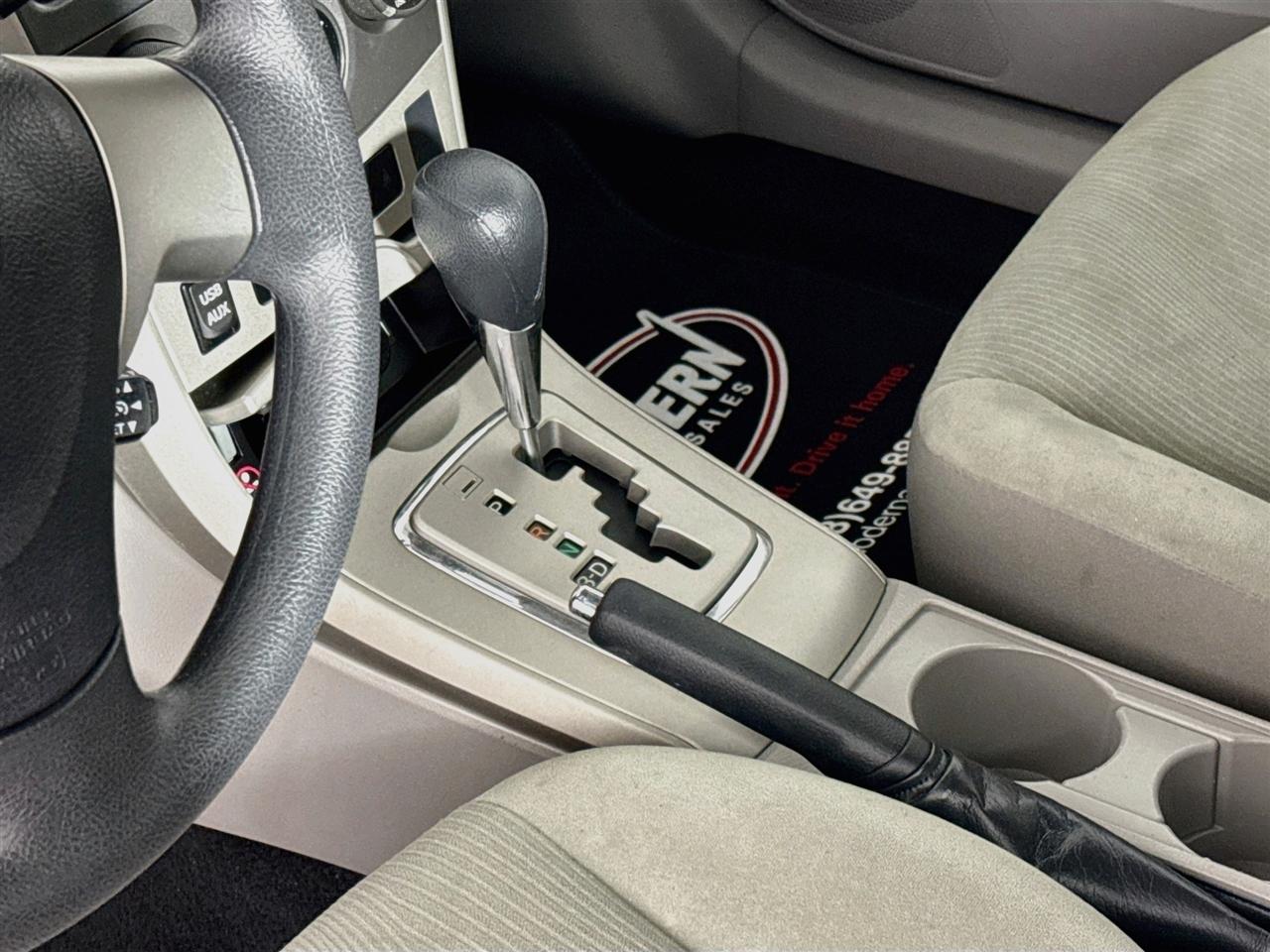 Toyota Corolla 4dr Sdn Auto LE Special Edition (Natl) 2013