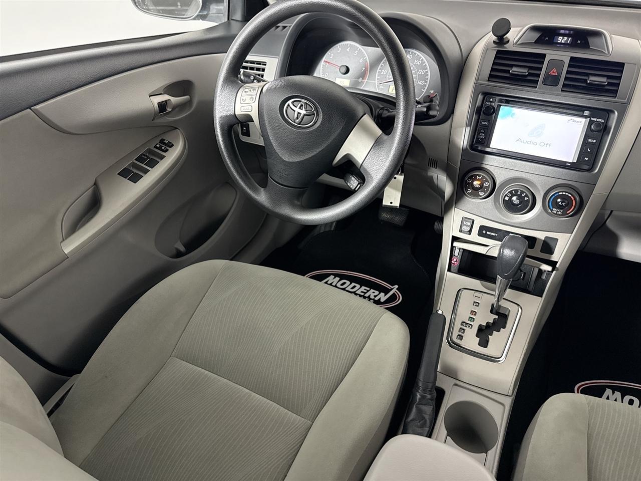 Toyota Corolla 4dr Sdn Auto LE Special Edition (Natl) 2013