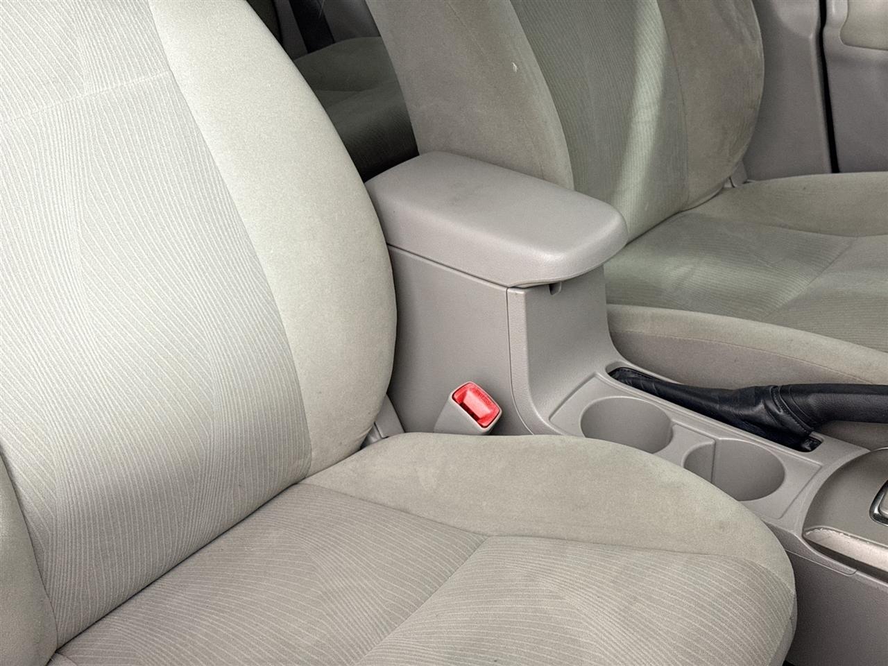 Toyota Corolla 4dr Sdn Auto LE Special Edition (Natl) 2013