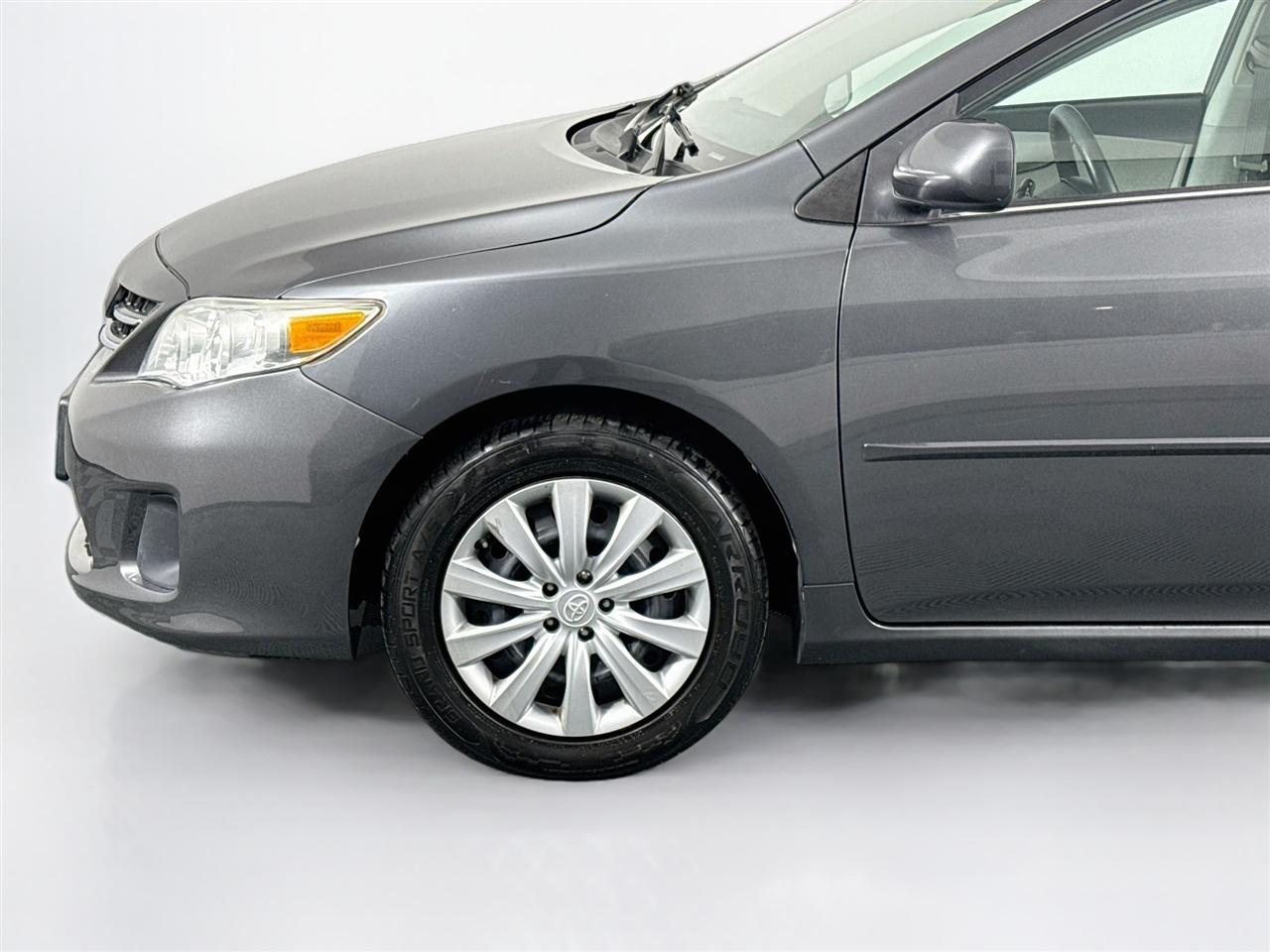 Toyota Corolla 4dr Sdn Auto LE Special Edition (Natl) 2013