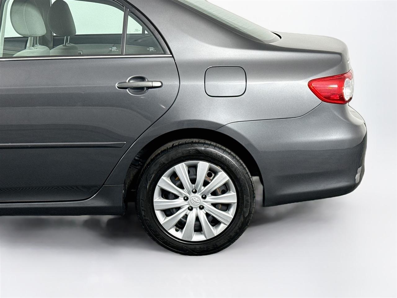 Toyota Corolla 4dr Sdn Auto LE Special Edition (Natl) 2013