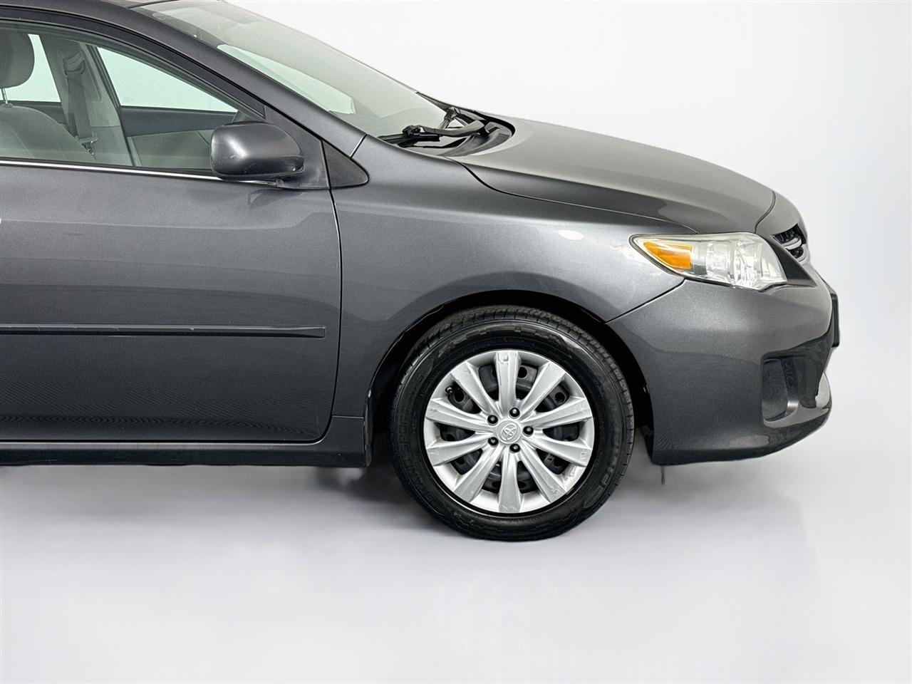 Toyota Corolla 4dr Sdn Auto LE Special Edition (Natl) 2013