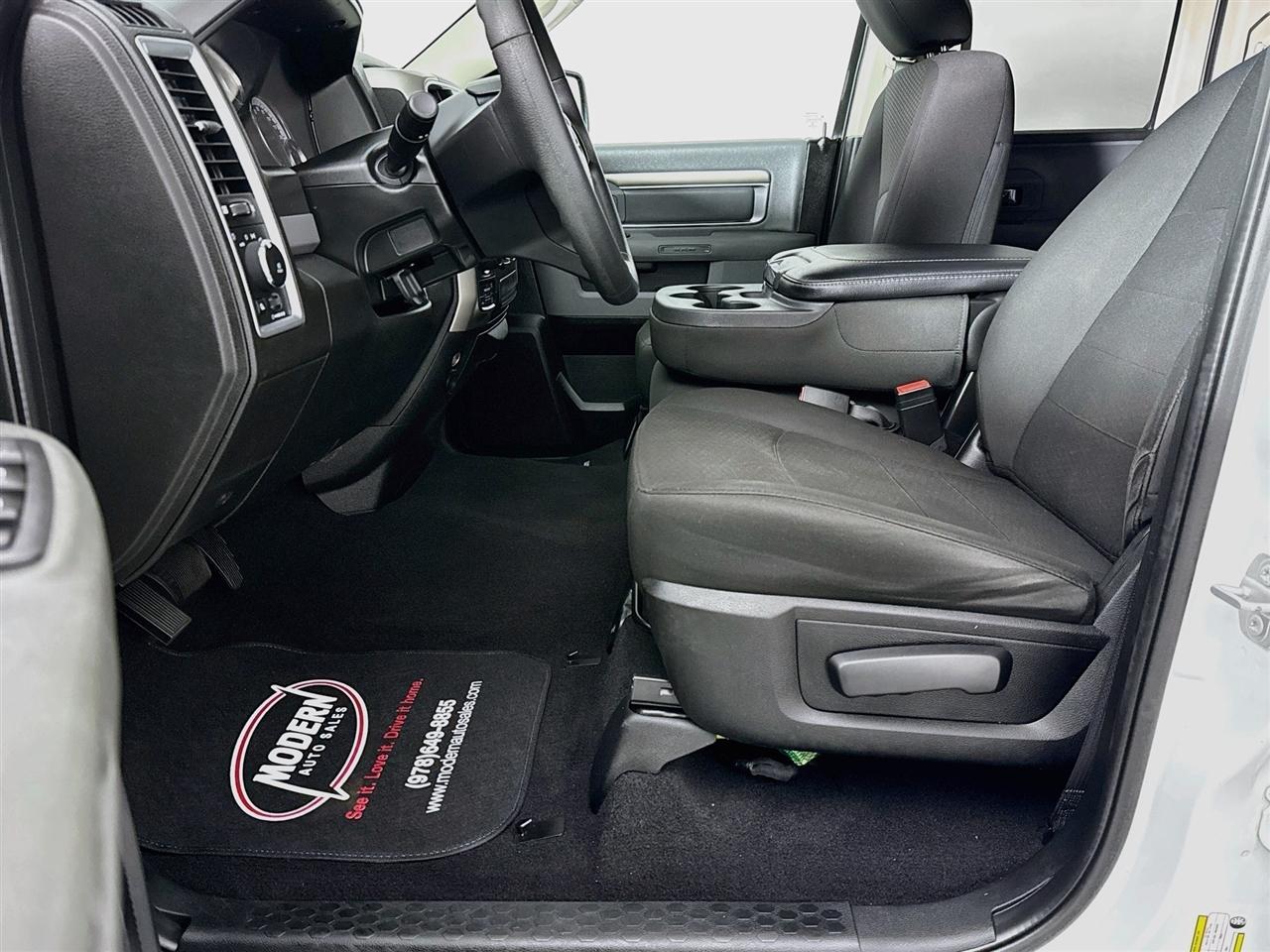 RAM 1500 Classic Warlock 4x4 Quad Cab 6'4" Box 2020