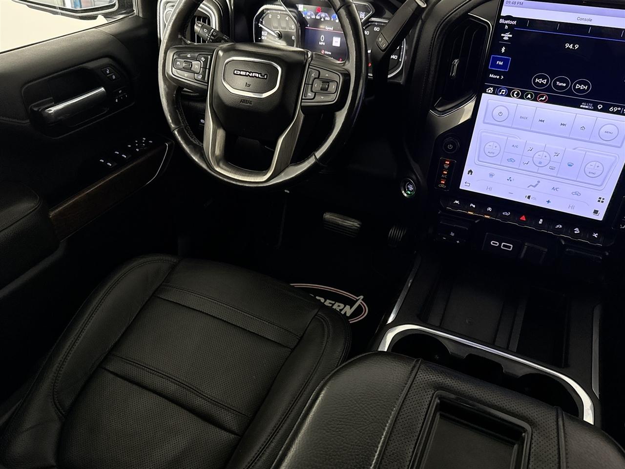 GMC Sierra 1500 4WD Crew Cab 147" Denali 2019