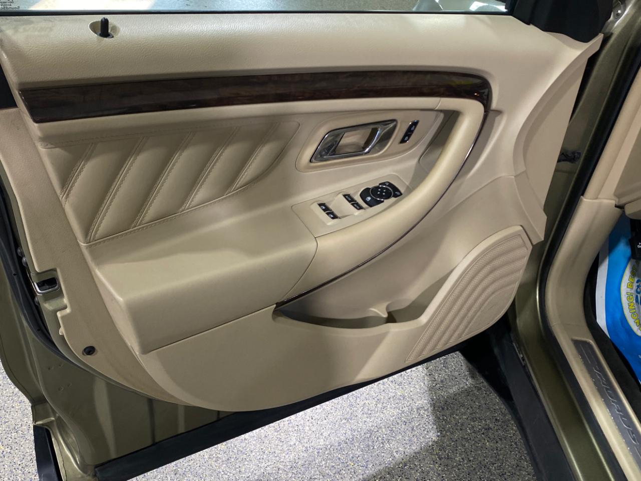 Ford TAURUS LIM  2013