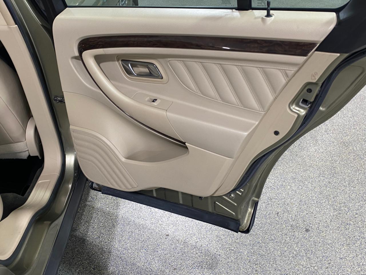 Ford TAURUS LIM  2013